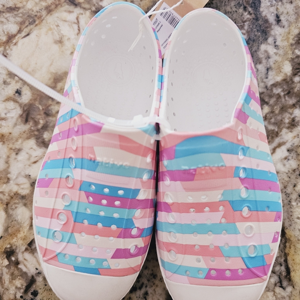 BNWT Native Jefferson sugarlite shoes